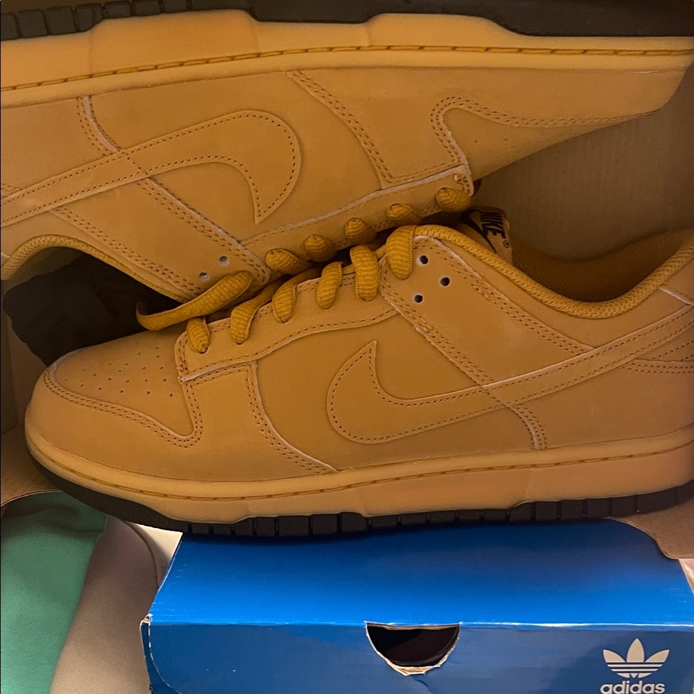 Nike Dunk Low Retro SE in Wheat and Black